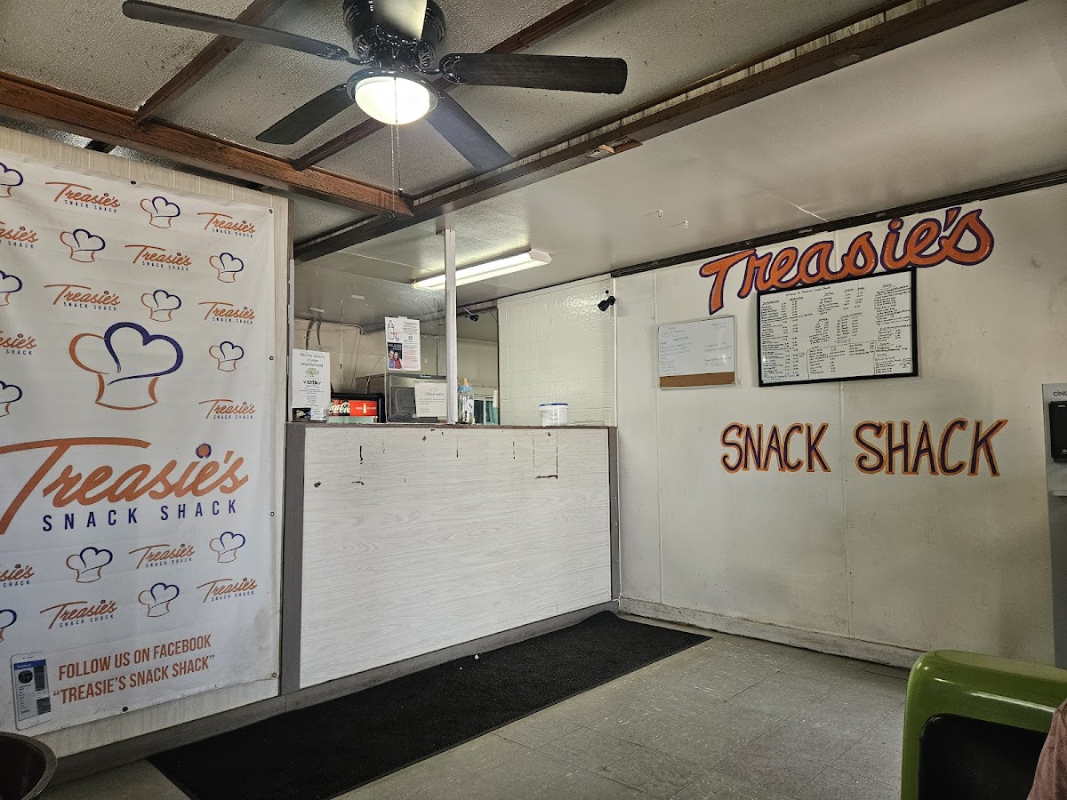 Treasie's Snack Shack